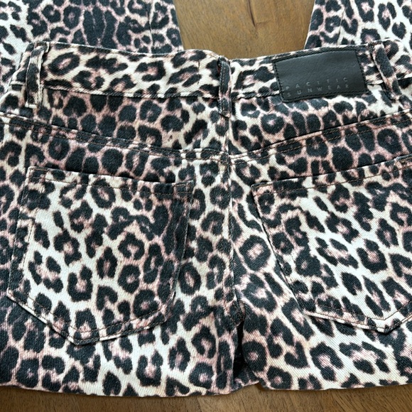 NWT PacSun Casey Low Rise Leopard Jeans - Picture 3 of 8